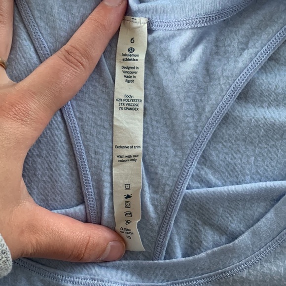 Lululemon Yogi Periwinkle Patterned Racerback Tank w/ Pocket, Size 6 - Picture 6 of 6